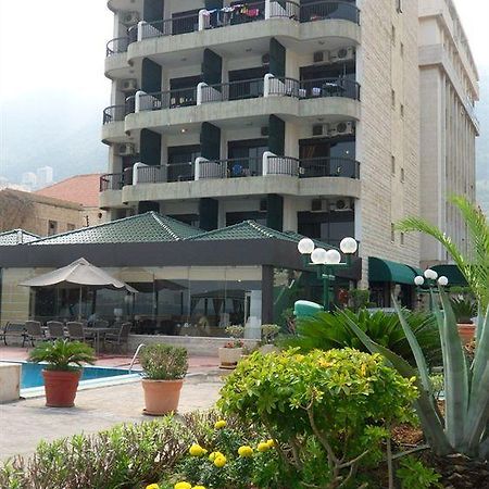 Holiday Suites Hotel & Beach Resort Jounieh Bagian luar foto