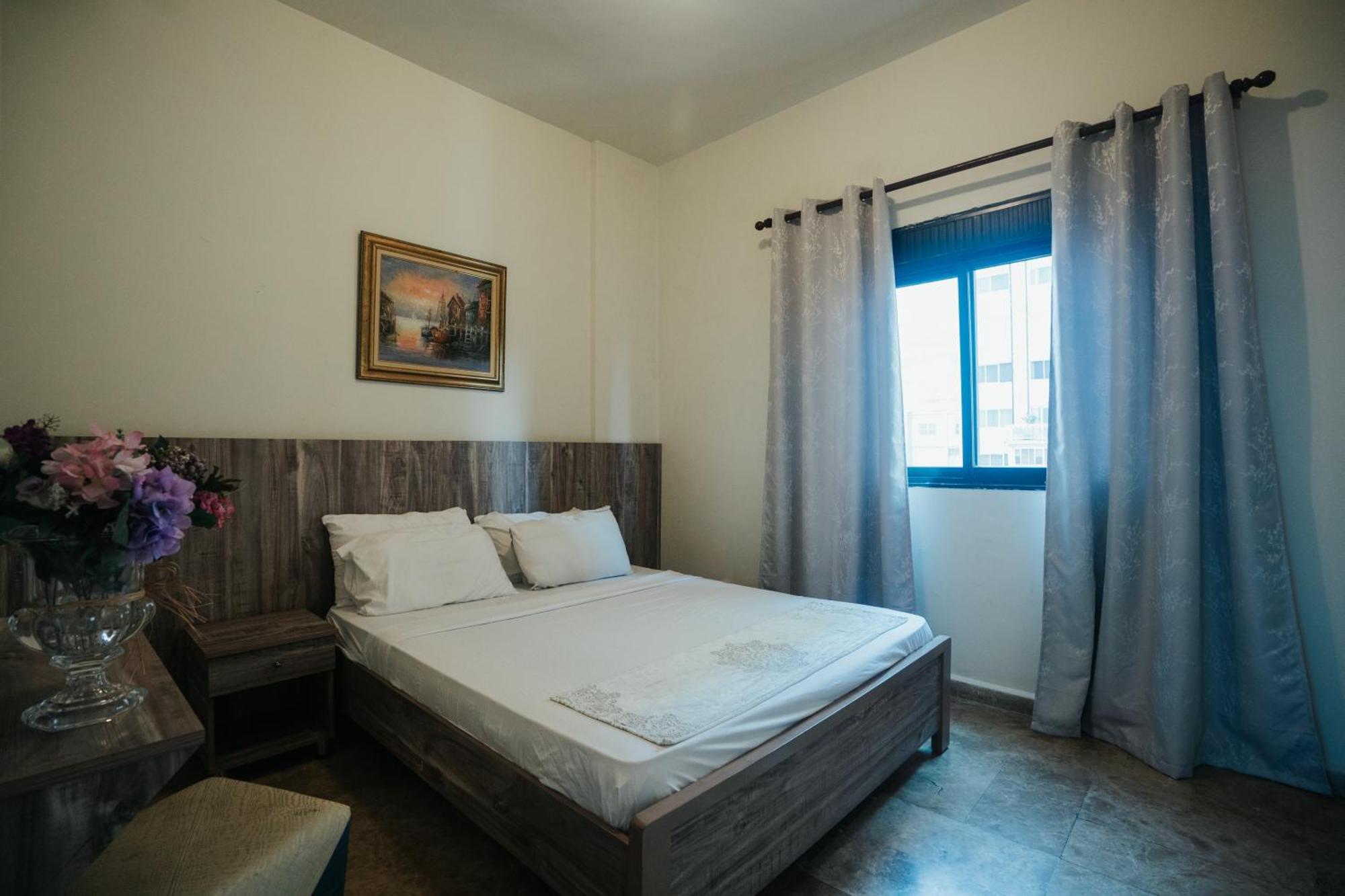 Holiday Suites Hotel & Beach Resort Jounieh Bagian luar foto