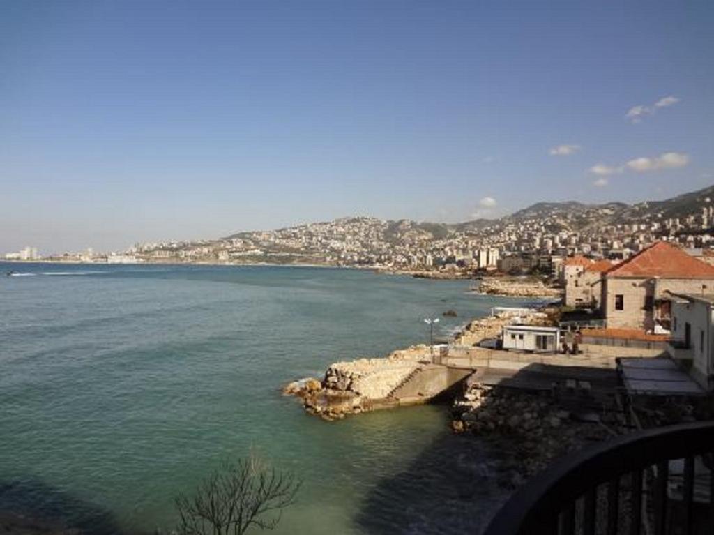 Holiday Suites Hotel & Beach Resort Jounieh Bagian luar foto