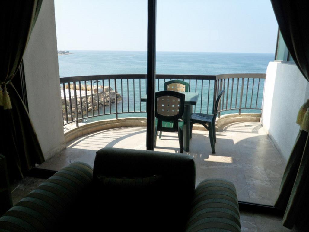 Holiday Suites Hotel & Beach Resort Jounieh Ruang foto