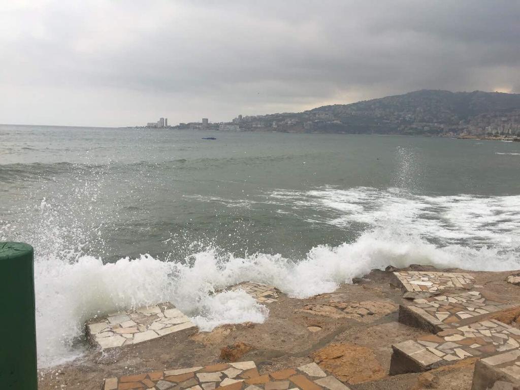 Holiday Suites Hotel & Beach Resort Jounieh Bagian luar foto