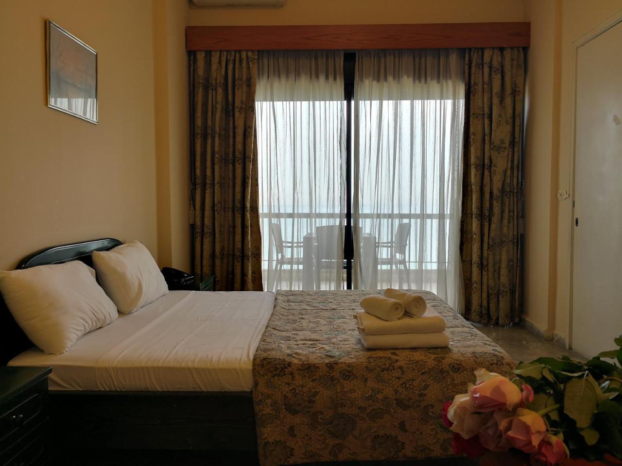 Holiday Suites Hotel & Beach Resort Jounieh Bagian luar foto