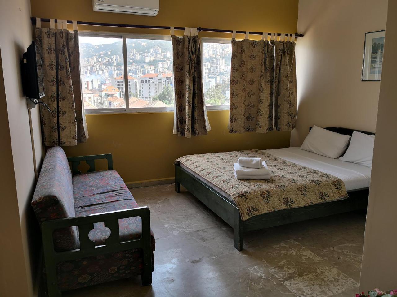 Holiday Suites Hotel & Beach Resort Jounieh Bagian luar foto