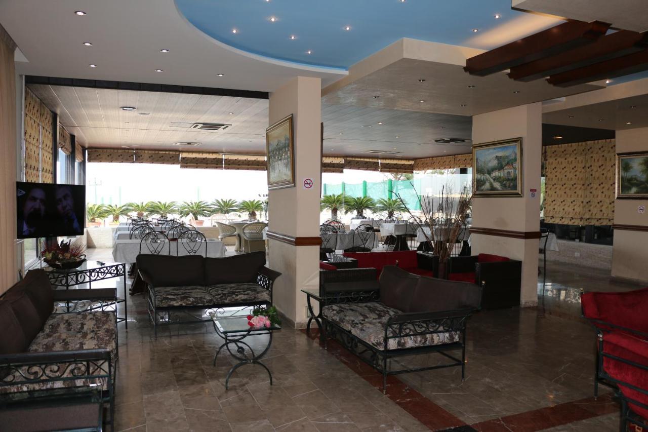 Holiday Suites Hotel & Beach Resort Jounieh Bagian luar foto