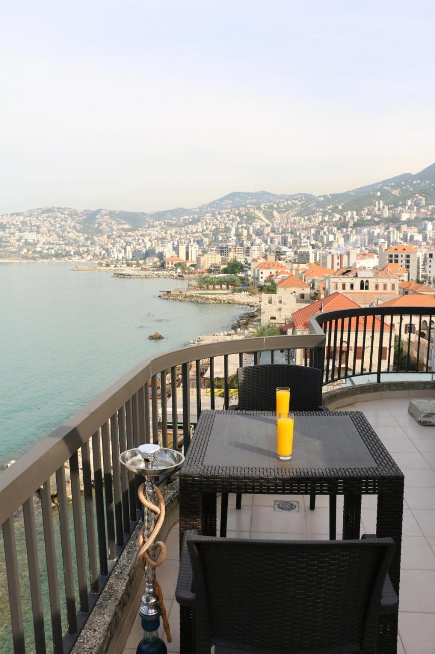 Holiday Suites Hotel & Beach Resort Jounieh Bagian luar foto