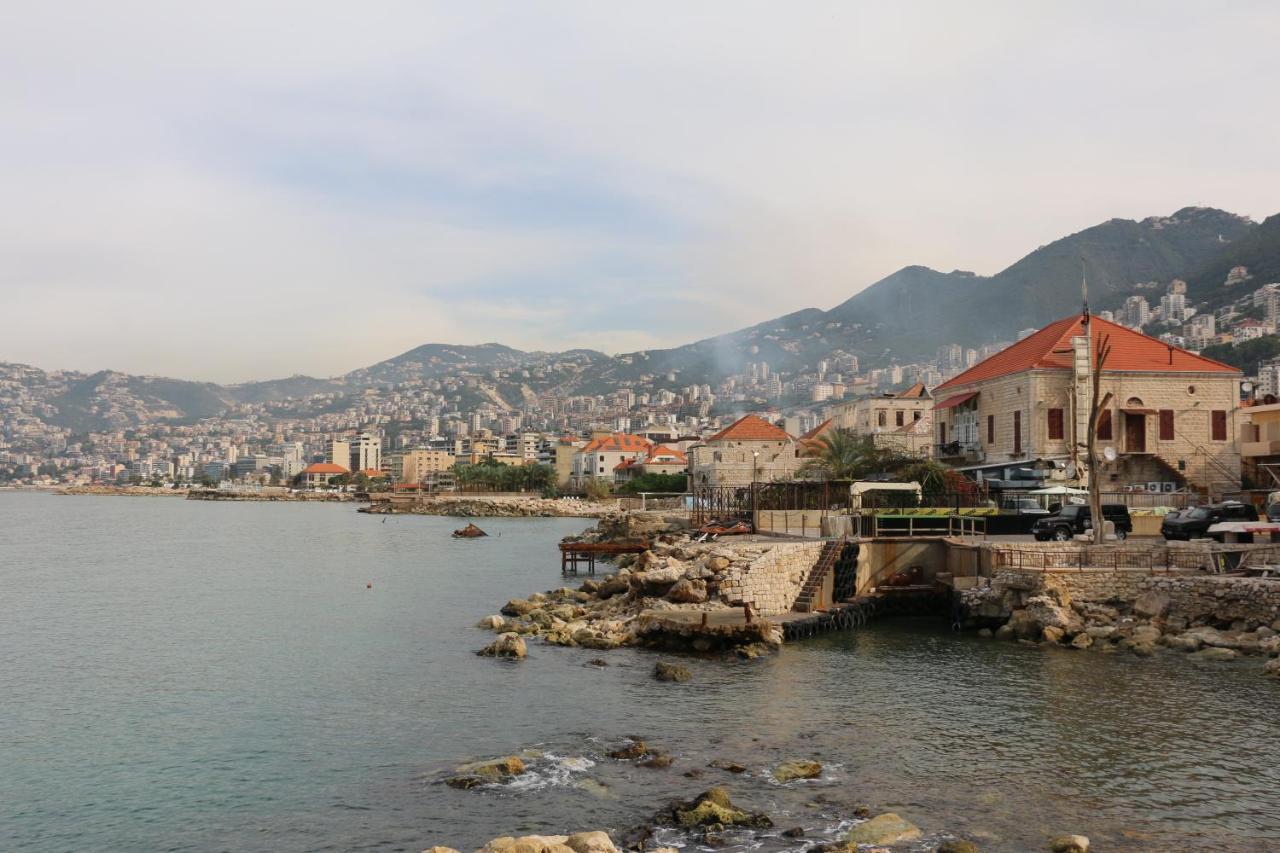 Holiday Suites Hotel & Beach Resort Jounieh Bagian luar foto