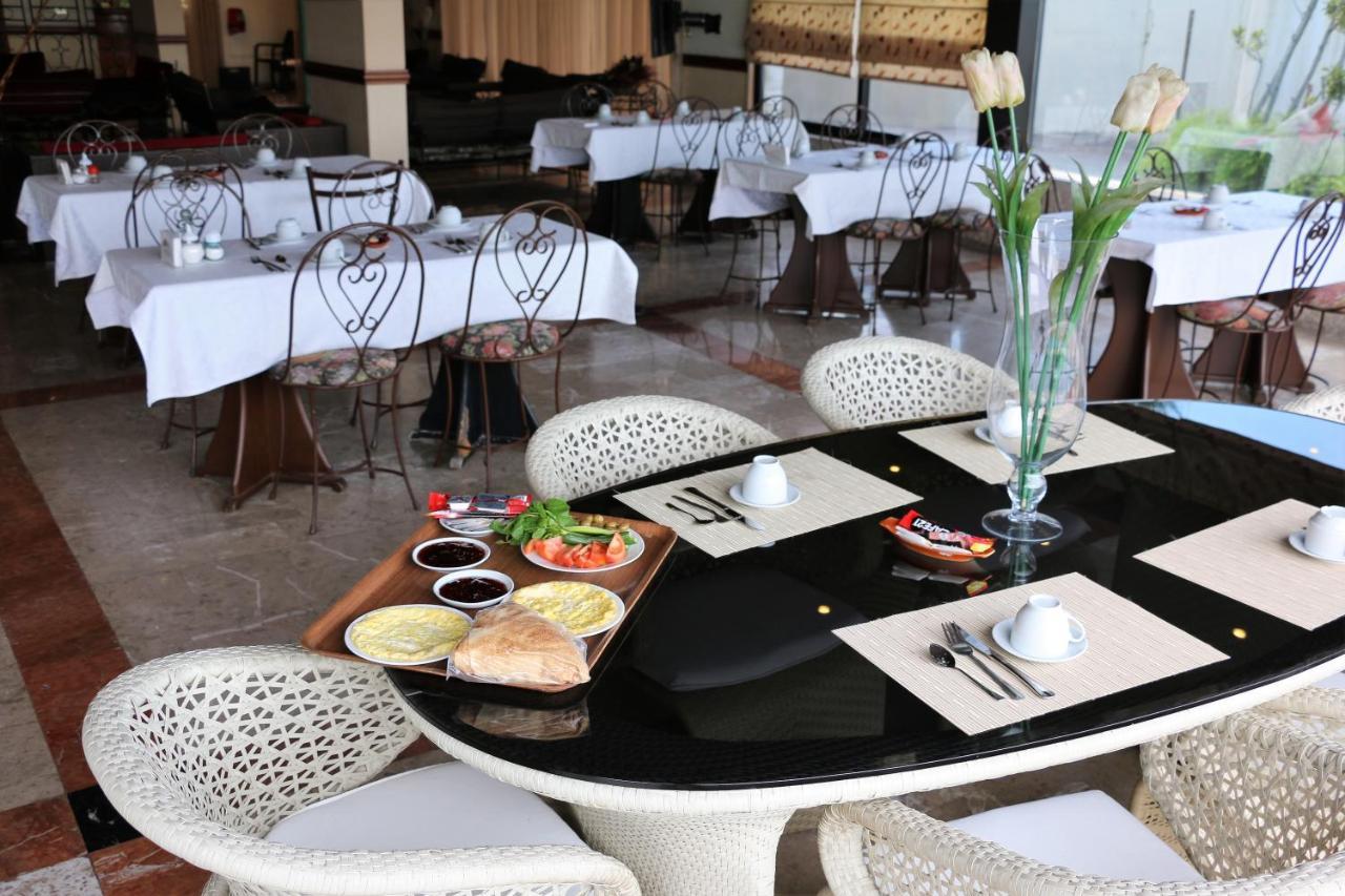 Holiday Suites Hotel & Beach Resort Jounieh Bagian luar foto