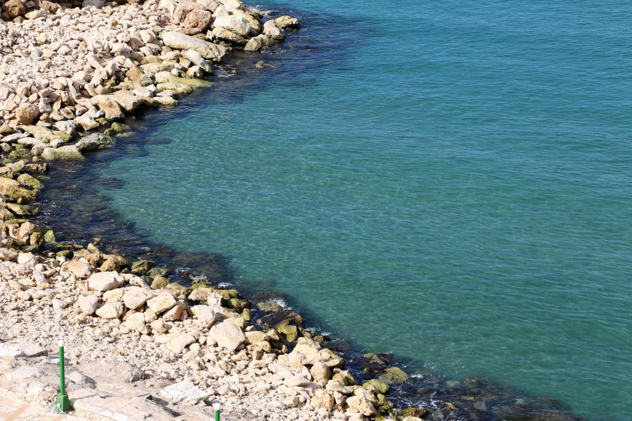 Holiday Suites Hotel & Beach Resort Jounieh Bagian luar foto