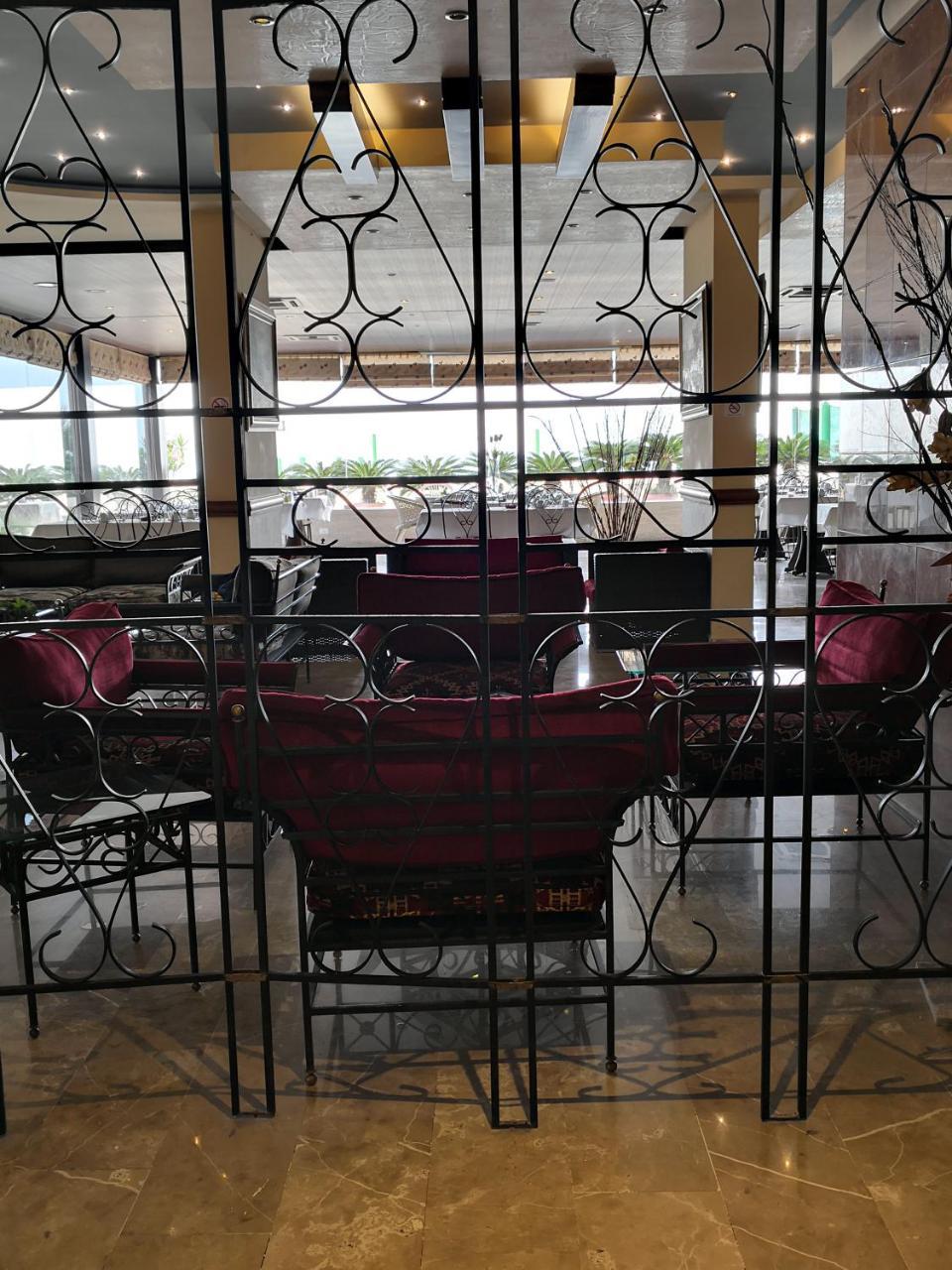 Holiday Suites Hotel & Beach Resort Jounieh Bagian luar foto