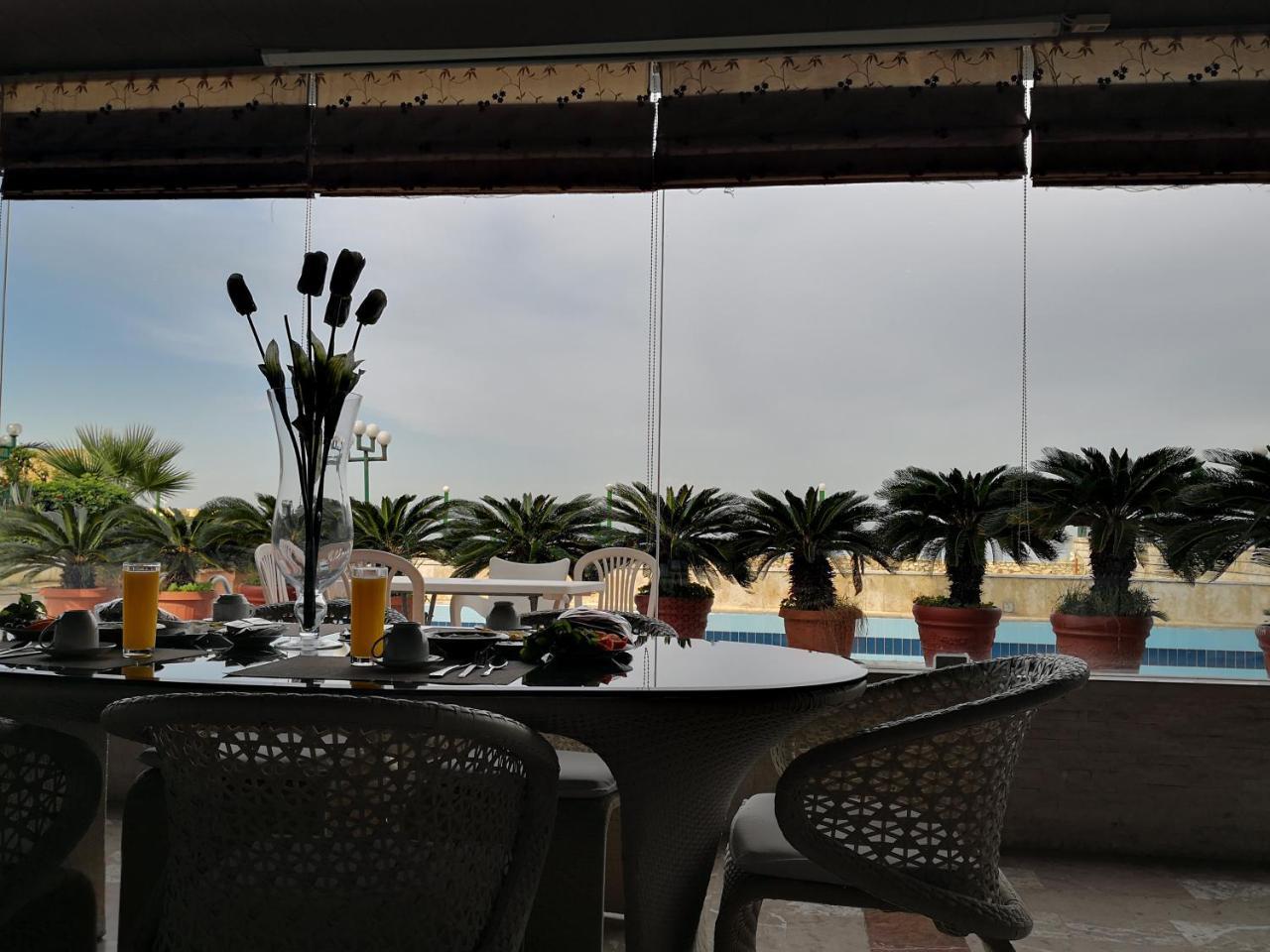 Holiday Suites Hotel & Beach Resort Jounieh Bagian luar foto