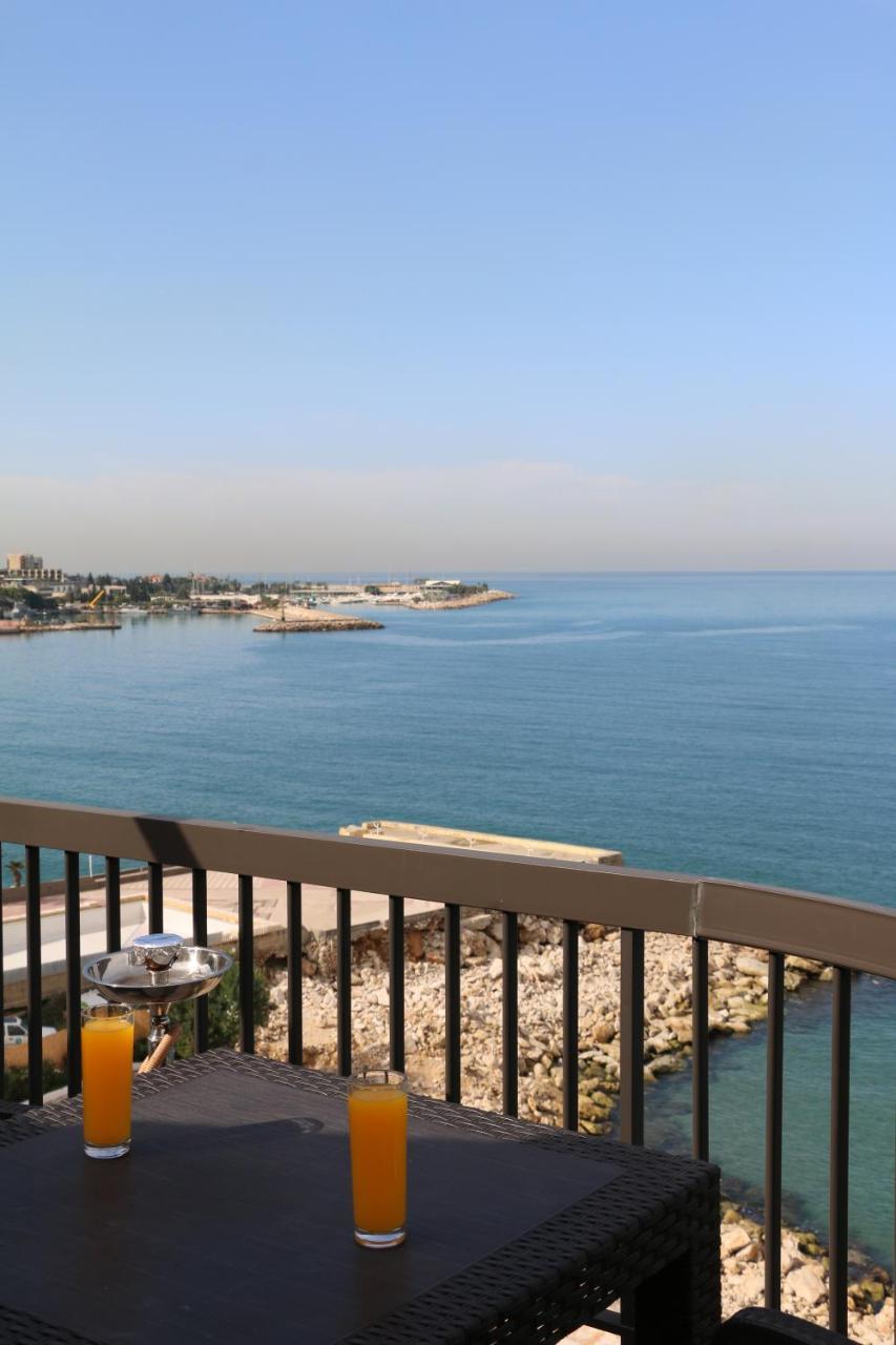 Holiday Suites Hotel & Beach Resort Jounieh Bagian luar foto
