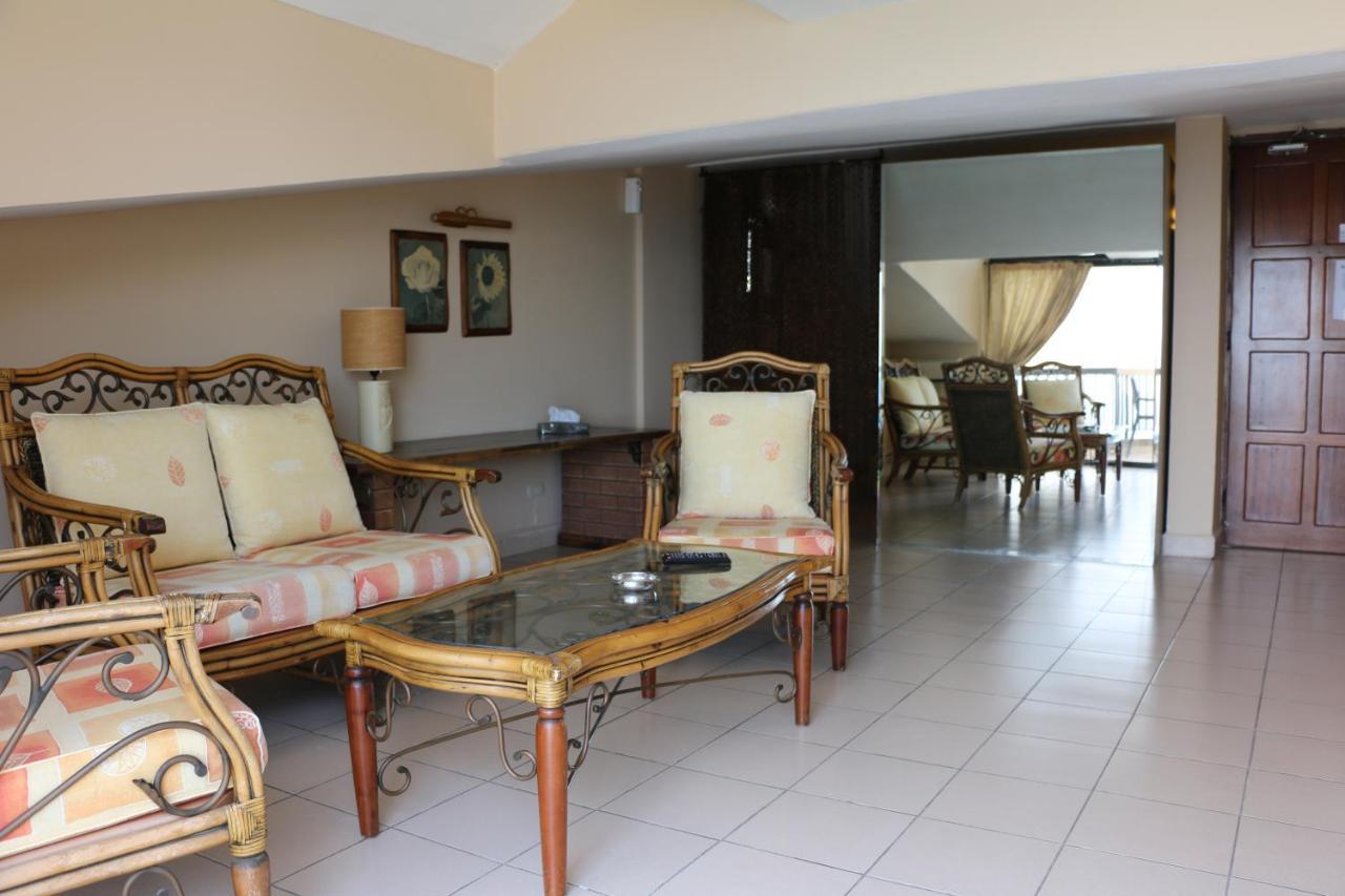 Holiday Suites Hotel & Beach Resort Jounieh Bagian luar foto